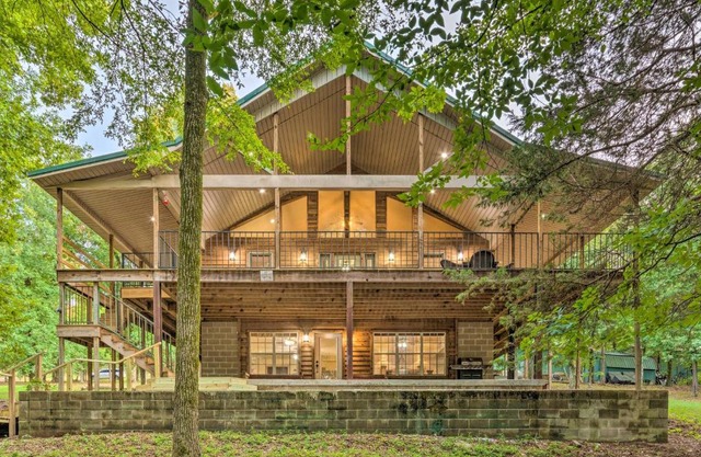 Lakefront Hideaway in Scranton Spacious Deck