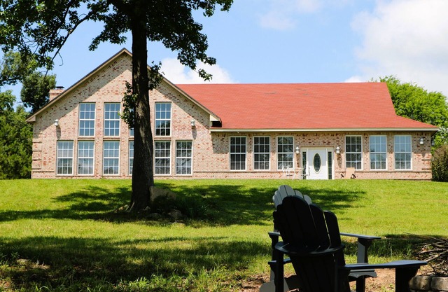 Lakefront Home! Relax and Enjoy Wide Open Views of Lake Palestine!