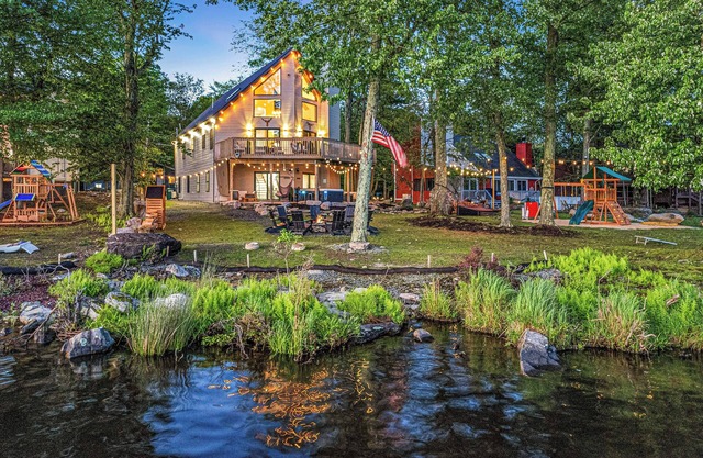 Lakefront - Kayaks, Hot Tub, Fire Pits, Swingset, EV