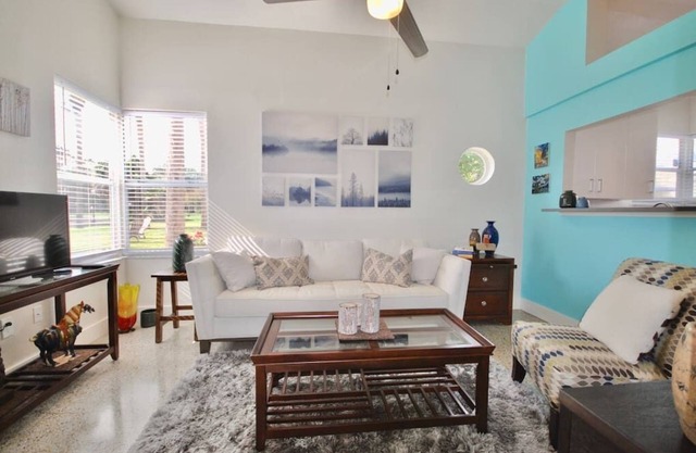 Lakefront - Lake Davis Art Deco Cottage