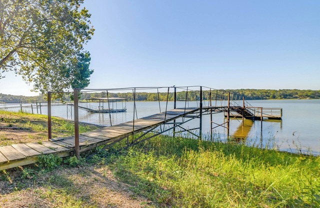 Lakefront New Concord Paradise w/Screened Porch!