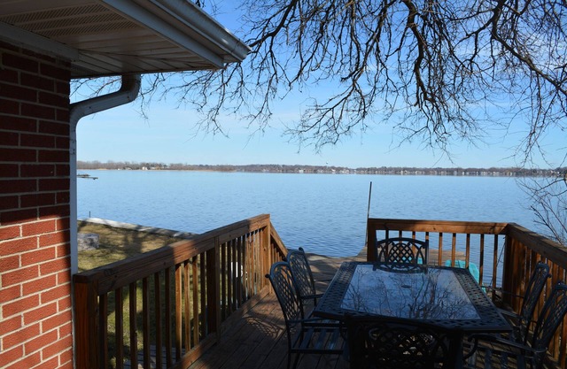 Lakefront, Newly Renovated, Tranquil Getaway, Free Water Sports