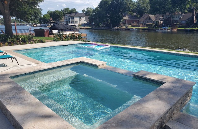 LAKEFRONT PARADISE HUGE POOL/SPA/BUG misting sys/4 game tables incl. Golden T