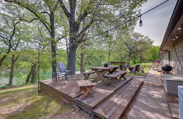 Lakefront Shell Knob Condo w/Deck & Grill!