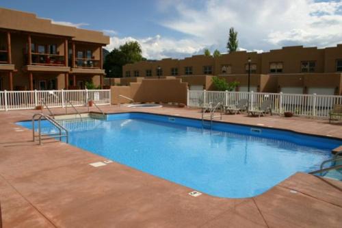 Lakefront Townhouse Family Complex, Popular Wine Country and the Best Golfing
