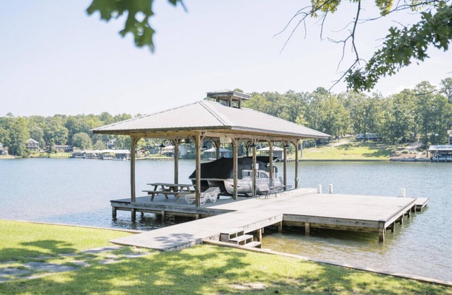 Lakefront w/Football Tix Available-Holiday Shores