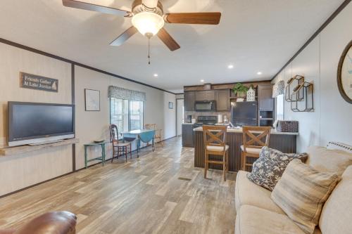 Lakefront Wetumpka Escape with Furnished Deck!