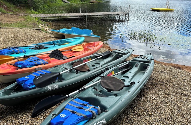 Lakefront Year-Round Retreat with Kayaks & Dock in Concord, NH, Cozy & Modern"