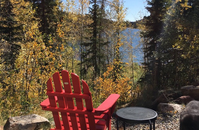 Lakeside Adventurer's Cabin