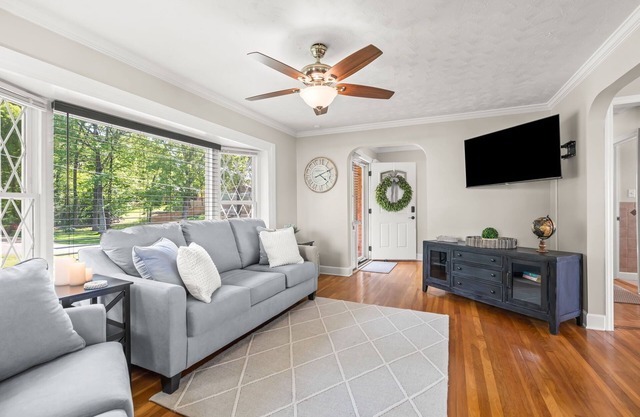 Lakeside Escape: 180° Water Views, 3 Miles from HPU, 10 Miles from Greensboro