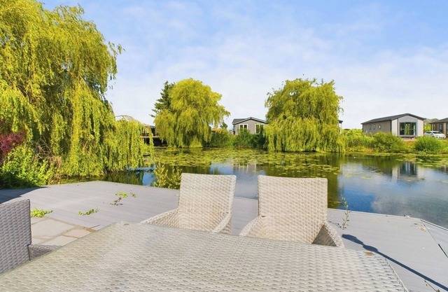 Lakeside Lodge Retreat with Views