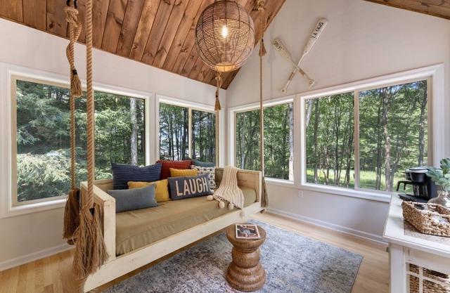 Lakeside Luxe: Lake Views, Theatre, Game Room, Outdoor Pool