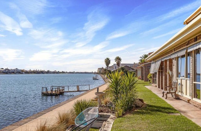 Lakeside Mews