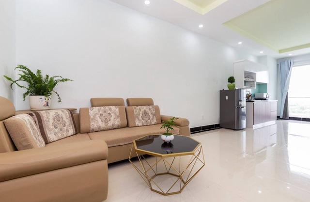 Lakeside, seafront comfort Apartment