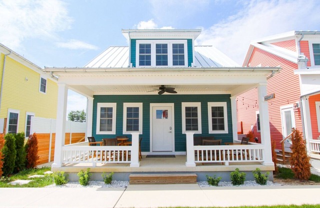 Lakeside Serenity: 3 bed/2 bath Lakeside Cottage!