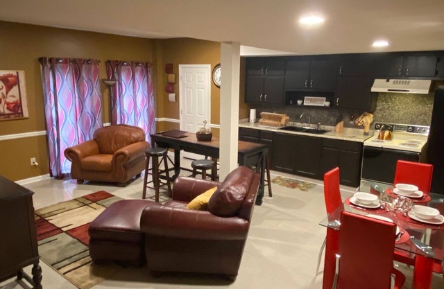 Lakeview Exec Suite near Atlanta Motor Speedway