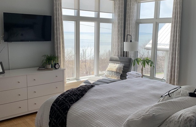 Lakeview Home in Beautiful Port Stanley on Lake Erie