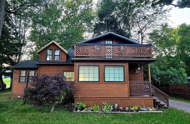 LAKEVIEW Hot Tub Retreat Near Wineries!