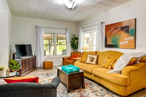 Lakeview Vacation Rental - Walk to Crystal Lake!