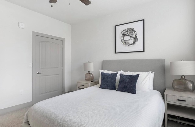 Landing | Amazing 2BD, Courtyard, Gym