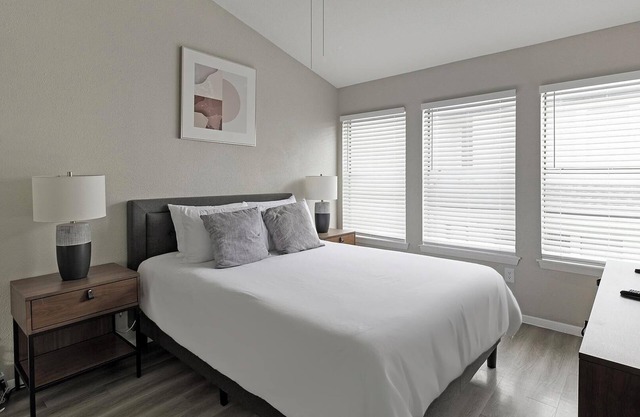 Landing at Axis Waterfront - 2 Bedrooms in Sout.