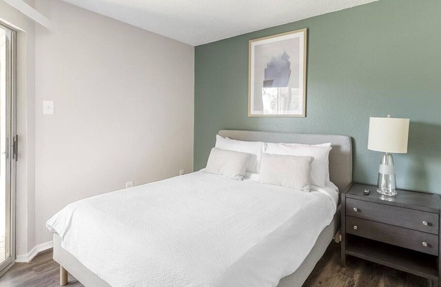 Landing at Oak Meadow - 1 Bedroom in Dallas