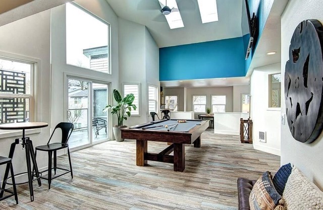 Landing at The Lynx Apartments - 1 Bedroom in Westmont