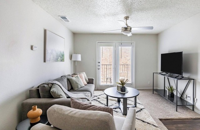 Landing at Woodhill - 1 Bedroom in Denton