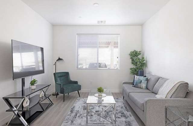 Landing | Beautiful 1BD, Gym, Pool