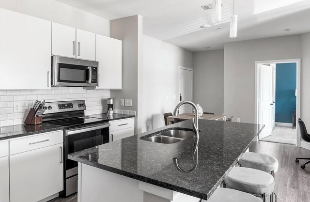 Landing | Beautiful 2BD, Gym, Clubhouse