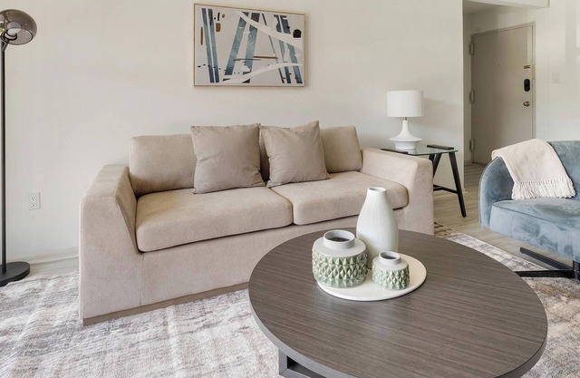 Landing | Beautiful 2BD, Gym, Pool
