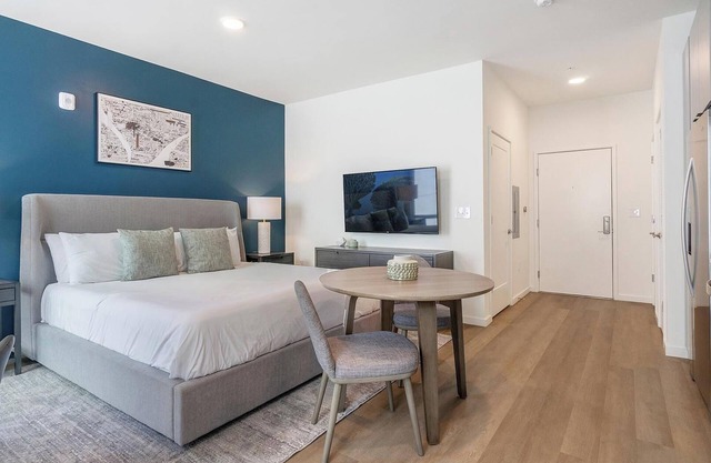 Landing | Beautiful Studio, Pool, Rooftop Lounge