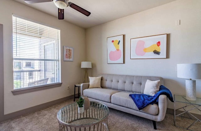 Landing | Chic 1BD, Courtyard, Clubhouse