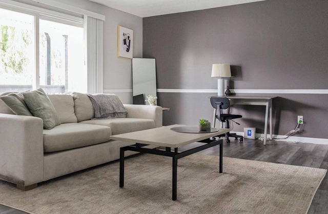 Landing | Chic 2BD, Game Room, Gym