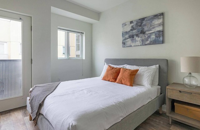 Landing | Modern Studio, Courtyard, Gym