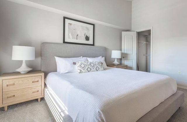Landing | Spectacular 2BD, Pool, Gym