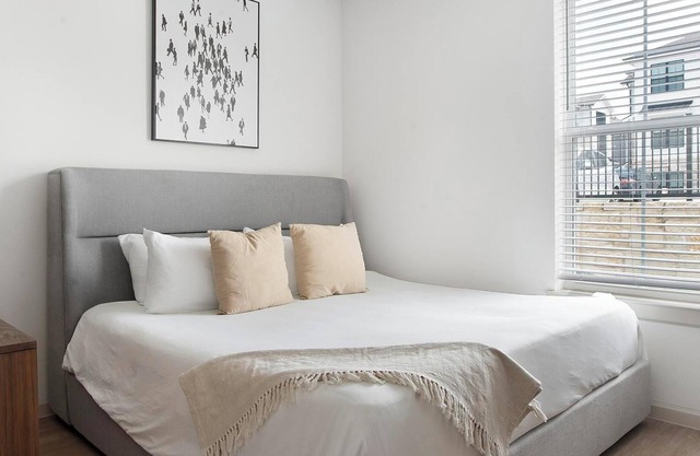 Landing | Stunning 1BD, Courtyard, Gym