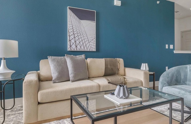 Landing | Stylish 1BD, Pool, Gym