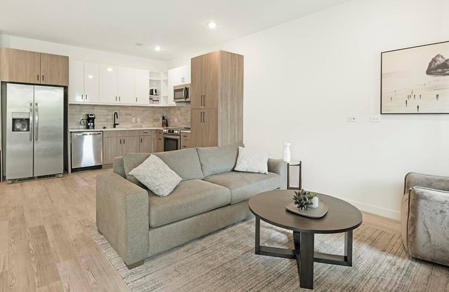 Landing | Stylish 1BD, Rooftop Lounge, Courtyard