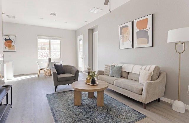 Landing | Stylish 2BD, Pool