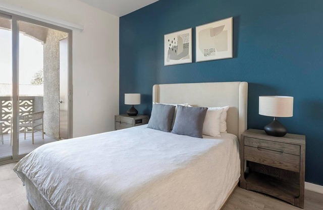 Landing | Stylish 2BD, Pool