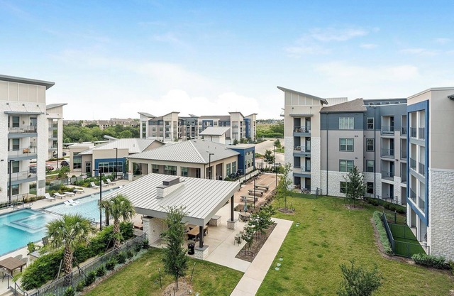 Landing | Stylish 2BD, Gym, Clubhouse
