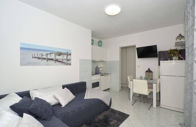 LANTERNA - cozy apartment for 6+2 persons, only 60m from the pebble beach