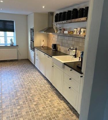 Large 1st floor apartment