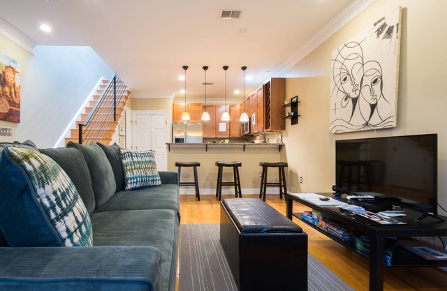 Large 2BR 2.5 BA Downtown DC