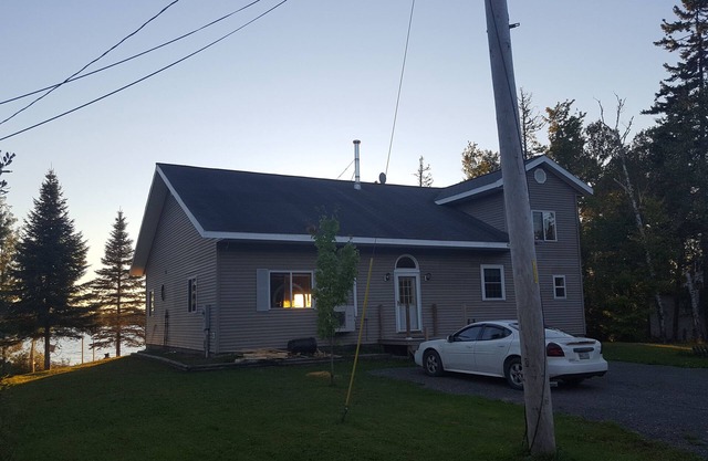 Large 5 bedroom lake home, sleeps 14