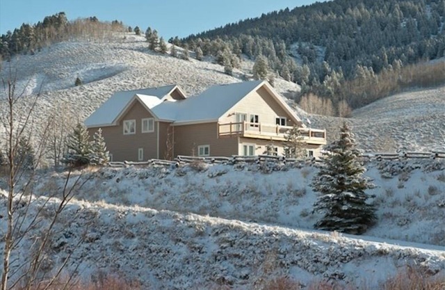 Large 5 BR Luxury Home-Sleeps 16-Amazing Views