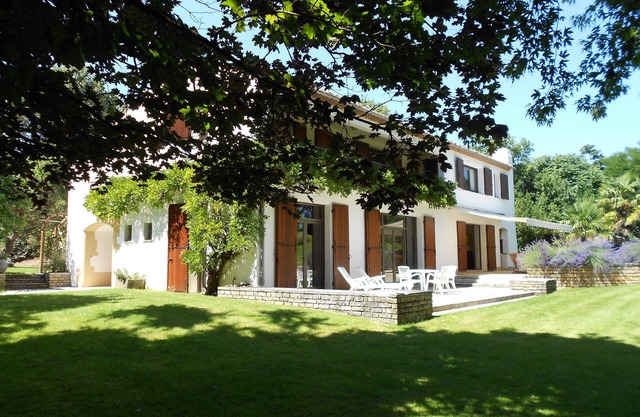 Large and modern villa for 12 to 16 people in Saint-Georges-de-Didonne