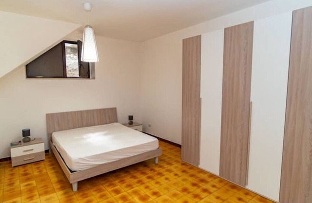 Large apartment by the sea 4