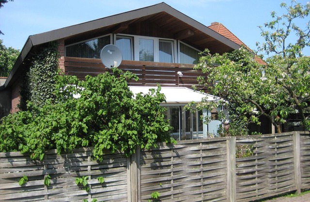 large apartment near the North Sea with conservatory, fireplace, sauna